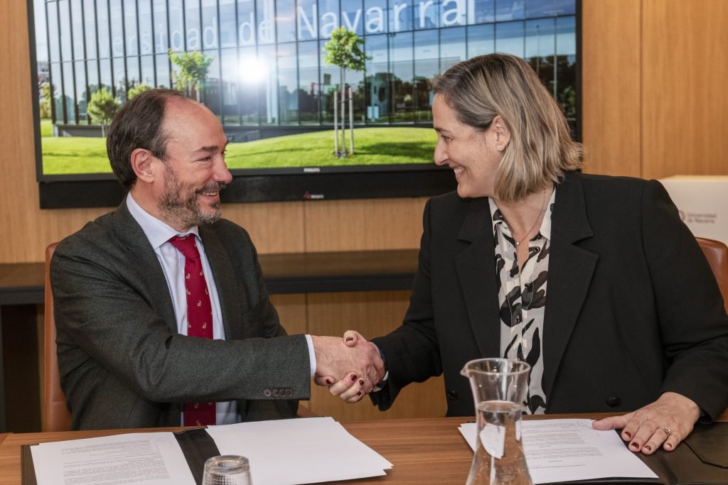 Firmamos un acuerdo con la Universidad de Navarra